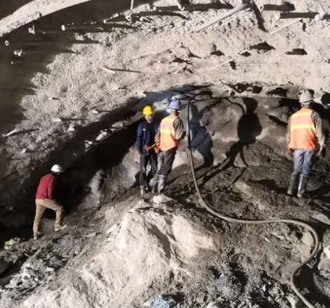 临夏拱顶带模注浆料的施工流程及注意事项